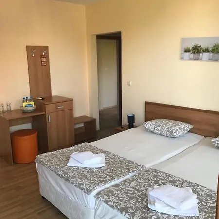 Family Astra Гостевой дом 3*